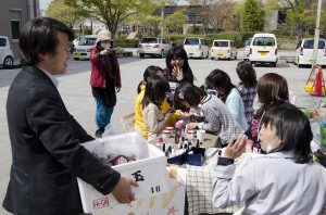 Sweetness, together with joy, is delivered to children from Chabad Japan.