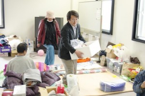 Chabad Japan Volunteers deliver ice-cream to evacuees