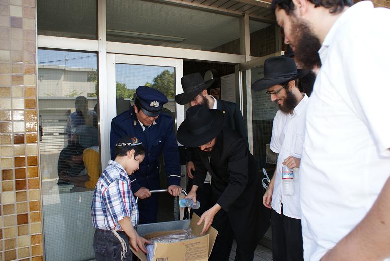 Rabbis of Chabad Asia, gathered together, visit prisoners in Chiba Prison.